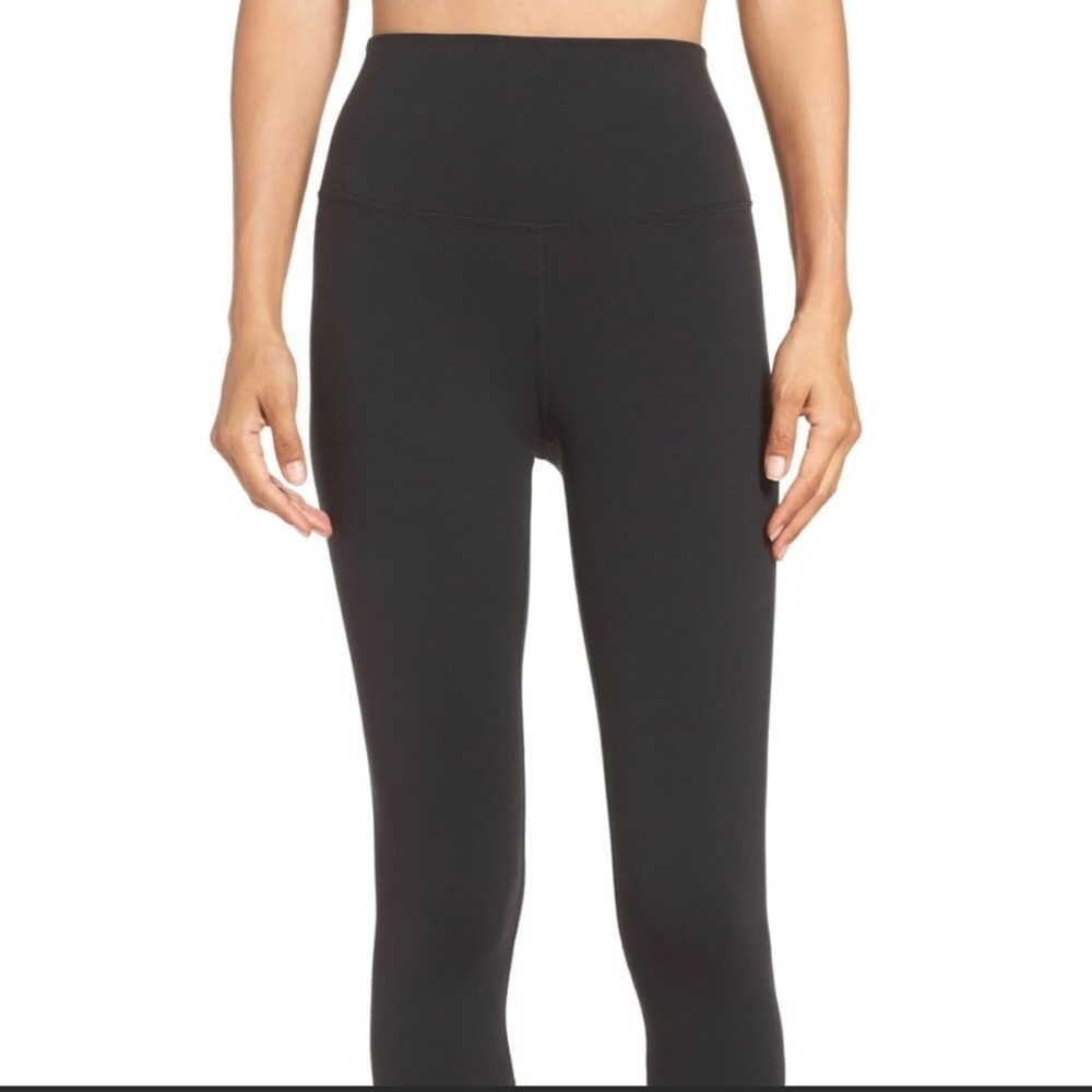 ALO Airbrush High Waist Leggings - Black - Size Medium; Worn Once!